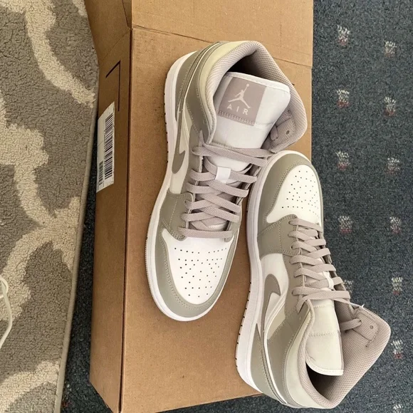 Nike Air Jordan 1 Mid Linen. Shoes - Shoes